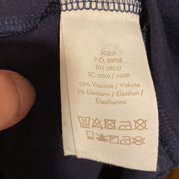 BODEN long sleeved dress. Gathered sleeve hems with slight stretch at cuffs. - Picture 9 of 10